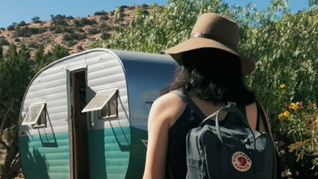 住在别人家的年轻姑娘