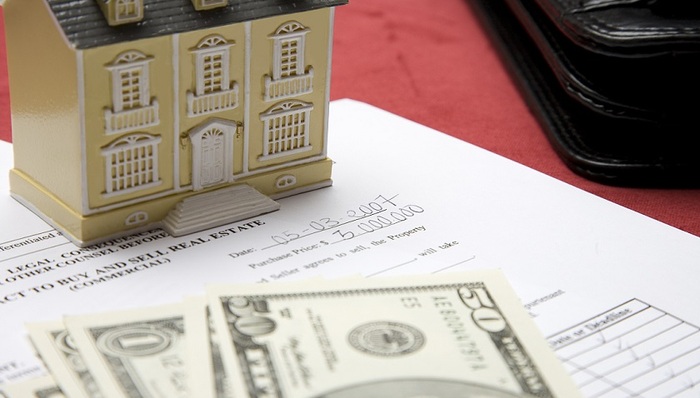 开发商捂盘、通宵排队抢房、房贷利率下降……深圳楼市回暖？