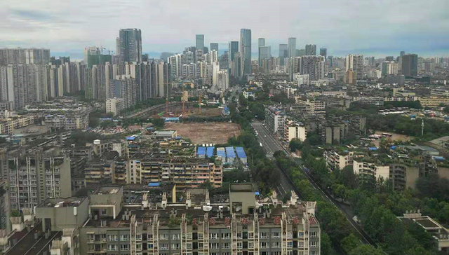 楼市现“托底式”维稳：部分城市限制降价