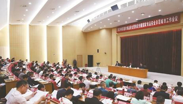 肖亚非：全力以赴保障市民“舌尖上的安全”