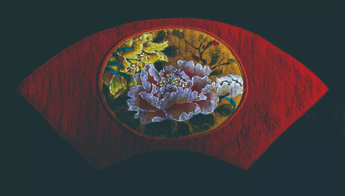 繁复刺绣、旗袍盘扣……国风是怎样席卷时尚圈的