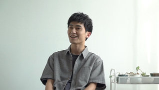 90后货架小哥因长得帅被老板发现，逆袭转做模特收入翻倍