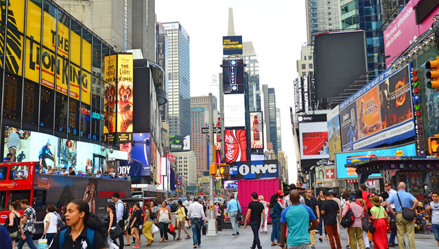 “购房者回来了”： 楼市局部回暖与持续“去泡沫”