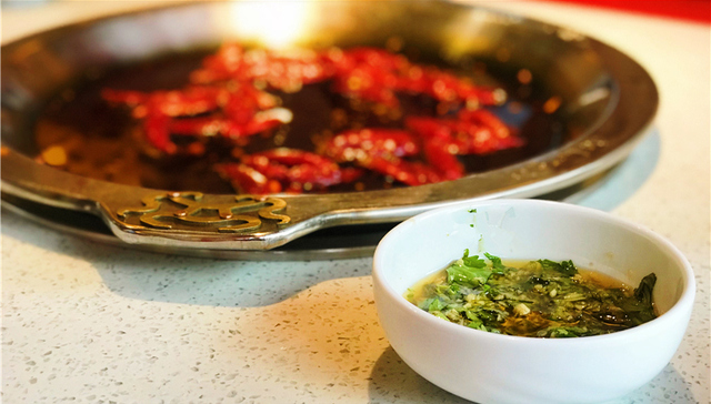 成都火锅门店数量超越川菜，宽窄巷子成打卡首选地