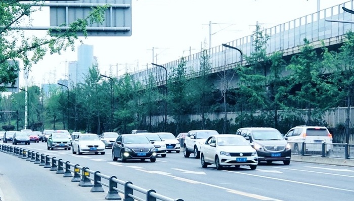 新能源汽车岔路口：纯电动遇瓶颈，氢燃料登场