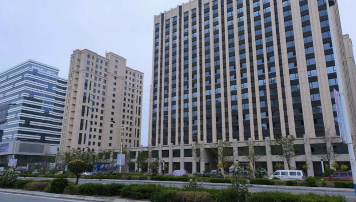 广州挂牌四宗地块，宅地采取“竞自持+摇号”方式出让