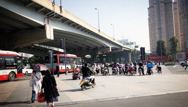 提高通行效率，成都82个路口升级“双待”交通