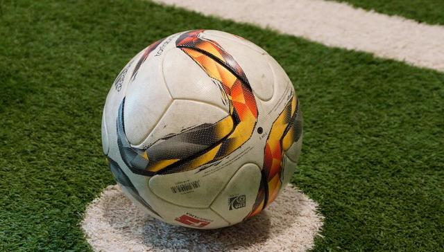 英超狼队青训总监：通过青训回报中国，何朕宇在挫折中成长