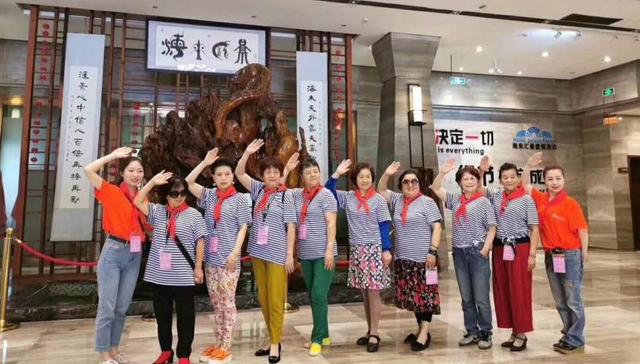 旅居养老≠老年团出游，养老服务新业态的大蛋糕如何做？