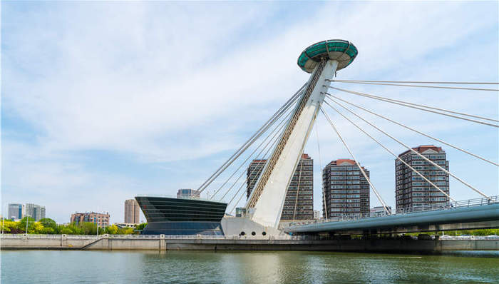 社论丨老旧小区改造不仅是促内需，更是社会治理创新