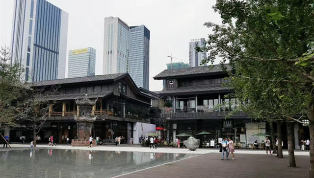 成立商学院，成都荷花池市场转型先“换脑”