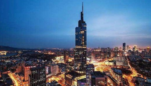 一线临湖，繁华之上