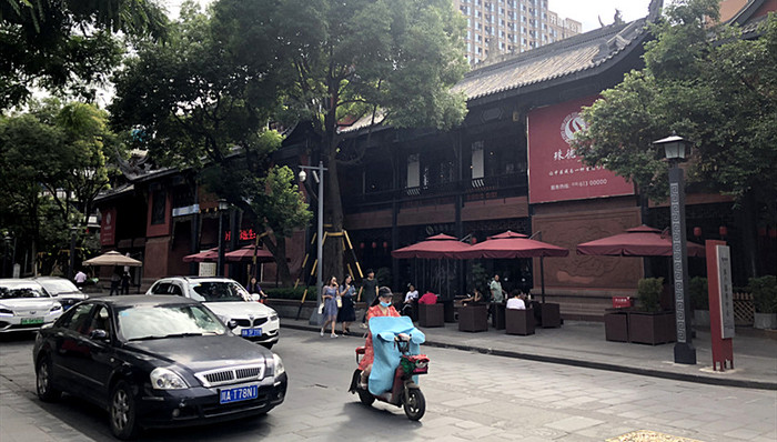 “后街经济”的成都范式，在小通巷探寻蜀味腔调