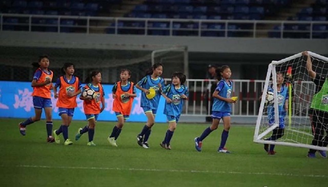 天津足协青训基地小球员闪耀奥体中心