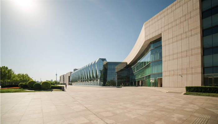 多地推“花式”土拍稳楼市 限价之下“地王”项目面临亏本压力