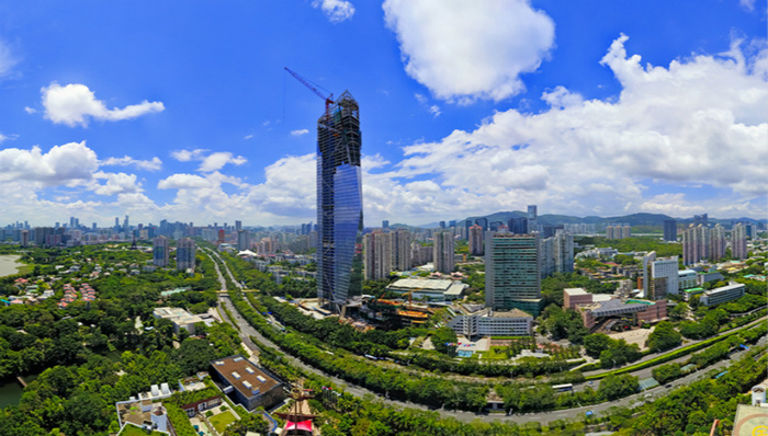 一边卖地一边买地的华侨城