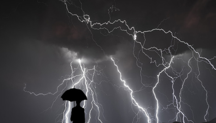 中路保险持续亏损现金流为负，净资产三年下滑近三成