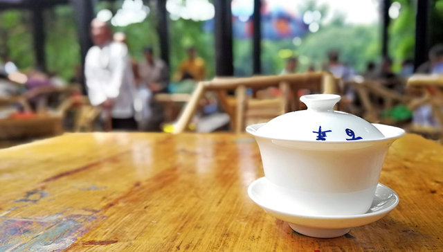 三花的故事与盖碗茶的茶语