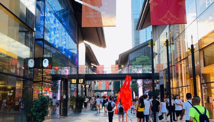 成都气质报告：茶馆超万家、Coach的包包卖得最好！