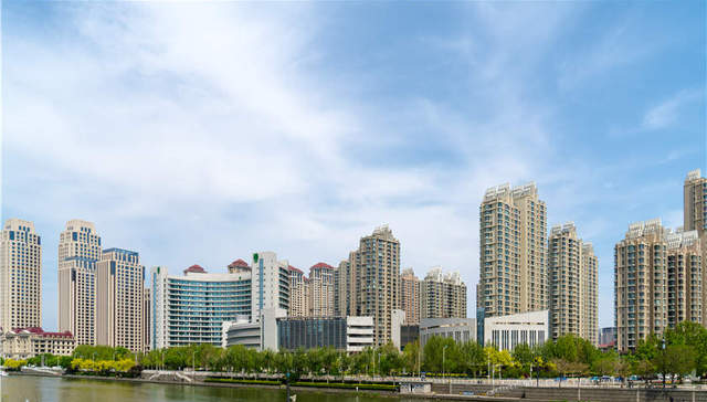 中国经济绝不搞“饮鸩止渴”“稳增长”不靠房地产