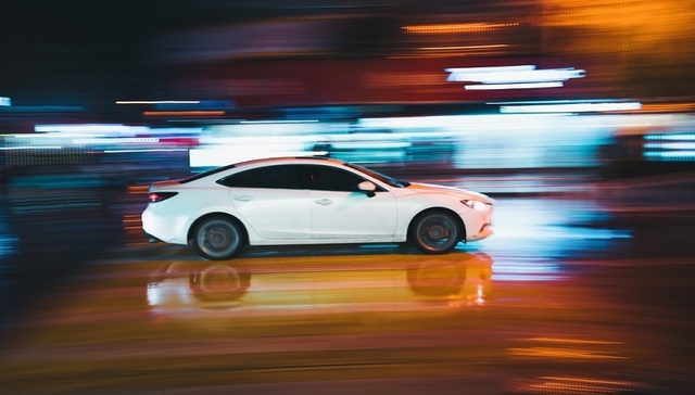 7月新能源汽车销量增长较快，燃油车销量下滑