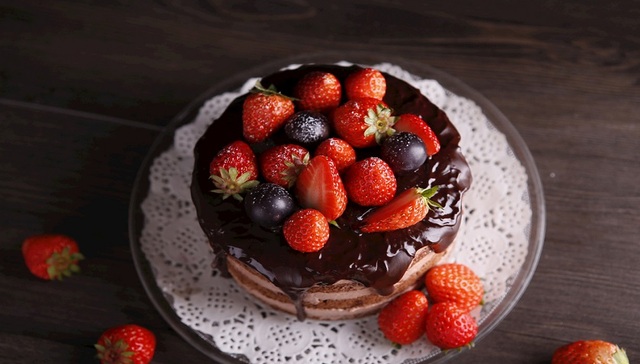 实体蛋糕店收缩，黑天鹅沦为鸡肋？