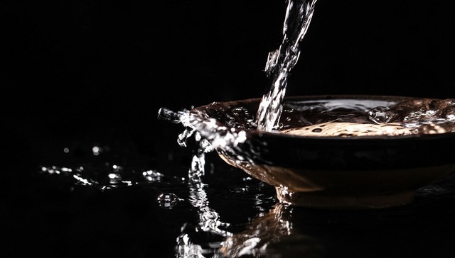 中高端白酒“挤压式”增长抢食市场份额，行业景气度持续向好