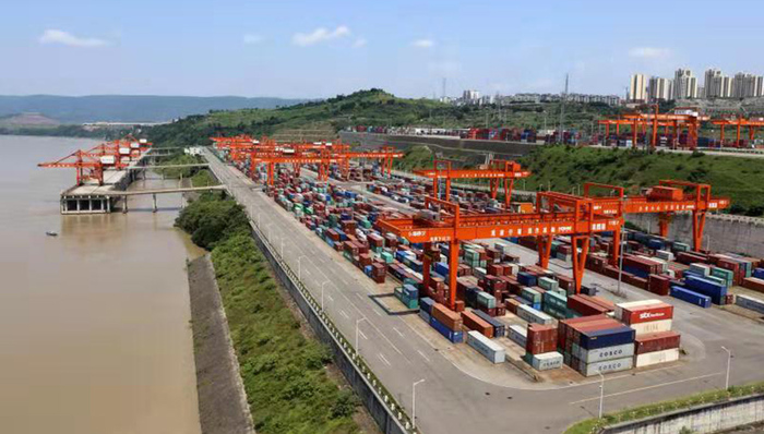 50个中新合作项目签约，重庆两江新区打造全球“朋友圈”