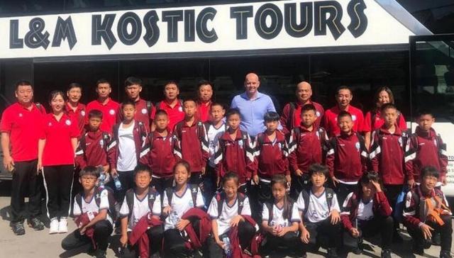 天津青少年足球代表团赴塞尔维亚交流学习