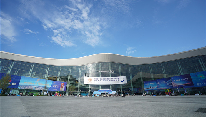 图集 | 800余家中外知名企业云集，“小西博”现场精彩纷呈