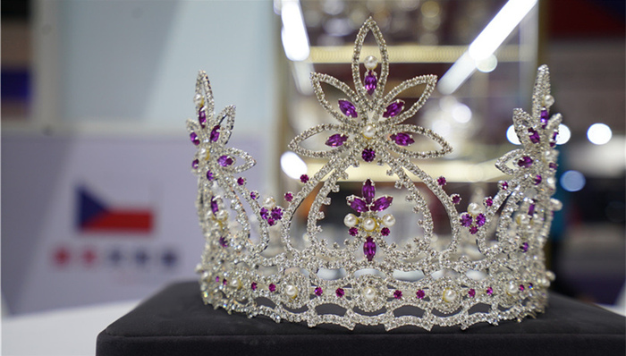 对话罗文 | 捷克水晶：感受从19世纪穿越而来的手工之美