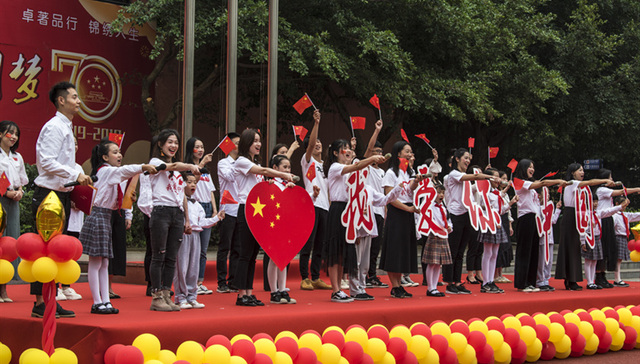 成都盐道街小学卓锦分校以赤诚爱国心开展多彩活动