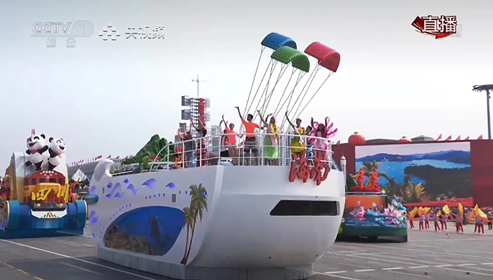 “美好新海南”号彩车驶过天安门，海南元素亮相国庆游行队伍