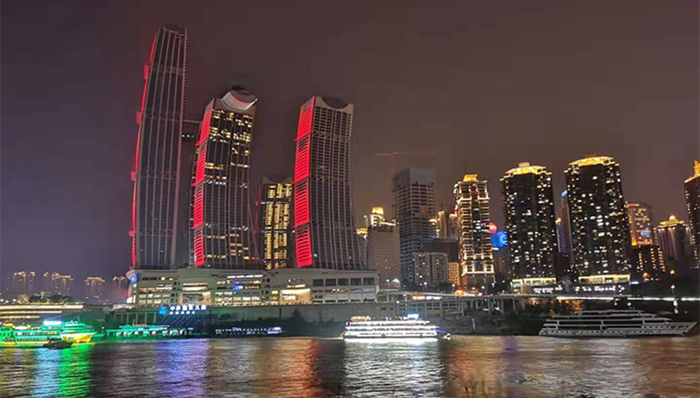 国庆首日40万人次游朝天门，重庆警方发布出行提醒