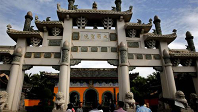 定安：游客逛古城,寻古迹,看古色，品古韵