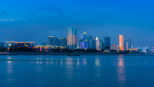 青岛西海岸新区实现跨越式发展，打造北方经济发展新高地