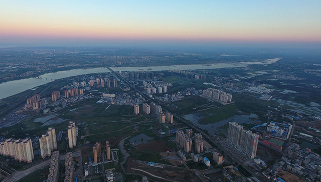 海口江东新区加快推进“五网”及生态基础设施建设