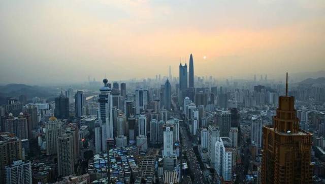 深圳第一路到“万亿”，从深南大道看世界都会的崛起