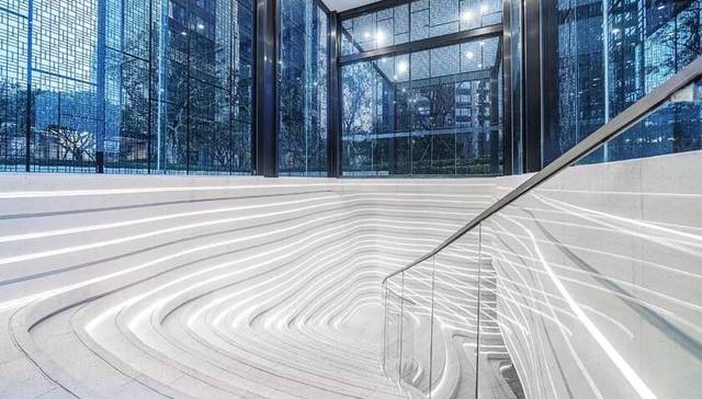 能打败金茂府的，只有“龙华金茂府”