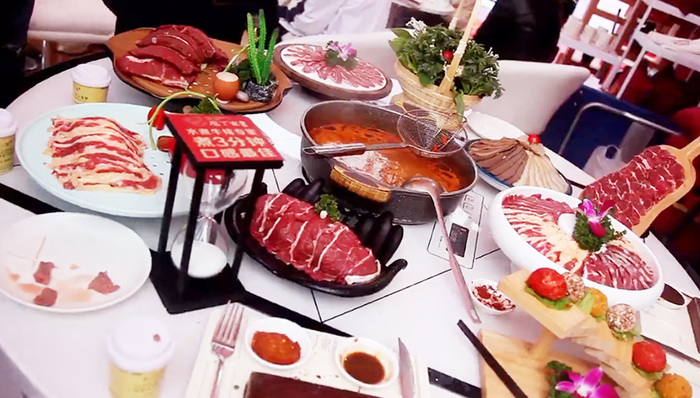 重庆32个交易团亮相进博会，火锅参加“非遗”展示