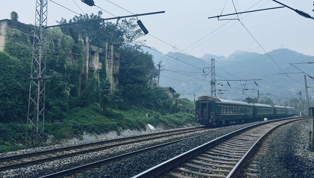 成渝铁路重庆站至江津段改造，打造沿江旅游观光线