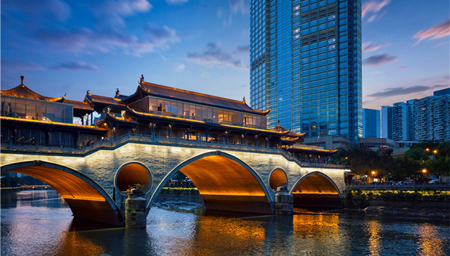 “能文能武能工”，六字暗藏一家川籍房企成长秘诀