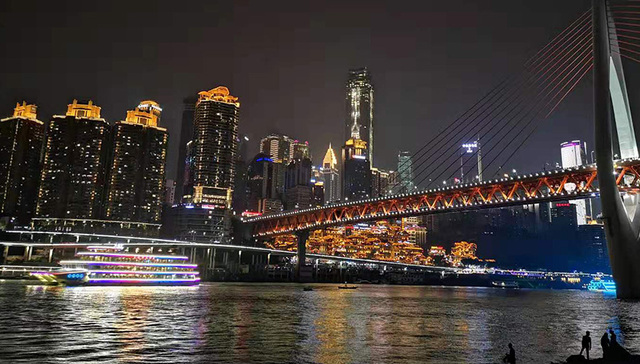 人流没降，消费降了，重庆“夜经济”该如何升级？