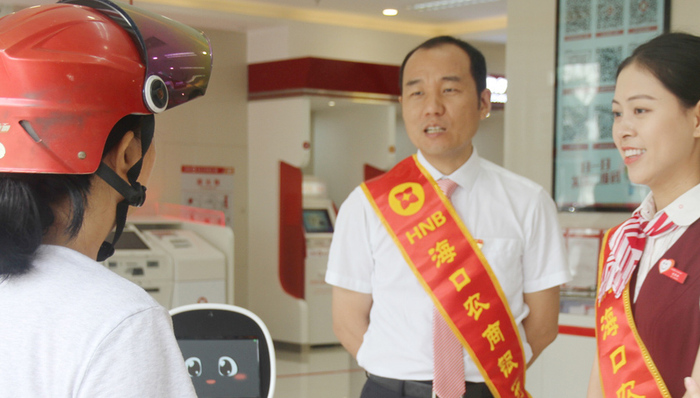 对话海口农商银行董事长吴敏：“小”银行如何挤进“大”榜单？