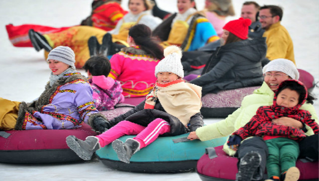 天津泰达航母主题公园元旦推出“雪域王国”雪场