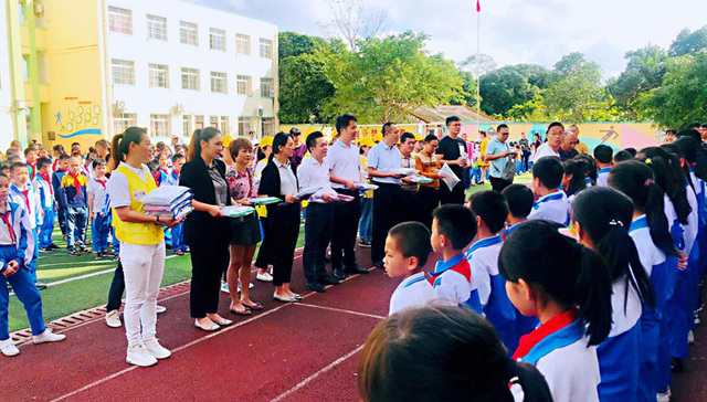 至尊传媒携手有赞海南商家公益助学走进林青小学