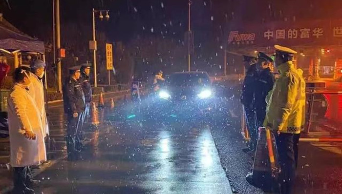 战疫 济宁在行动|战“疫”警色：我愿昼夜坚守 只为护你平安