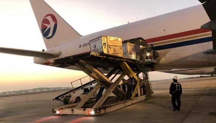 绿地集团全程协助美国华人企业防疫物资在沪捐赠，为迄今最大一单