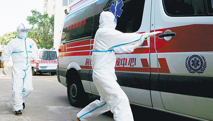 海口市120急救中心坚守“生命转运线”，战“疫”中的“生命摆渡人”