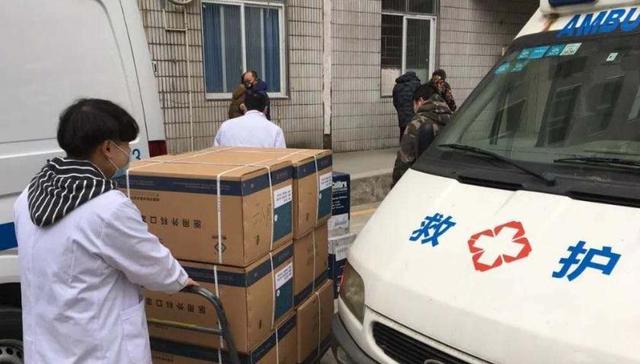 万众一心战疫情，防护物资助前行
